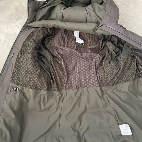 Lululemon wonder puff dark olive jacket - Picture 5 of 8